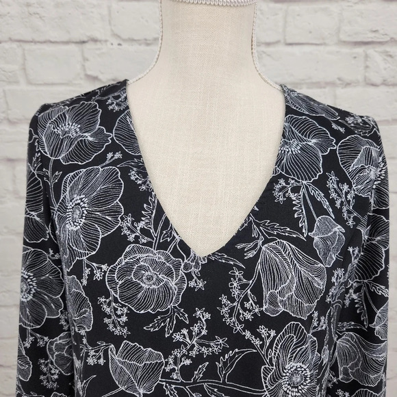 LEITH Black & White Floral V Neck Long Sleeve Dress Size Medium - Picture 4 of 14
